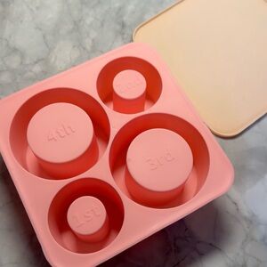 Silicone Ice Cube Tray with Lid - Pink
